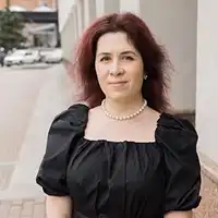 Изображение женщины, написавшей отзыв о консультации